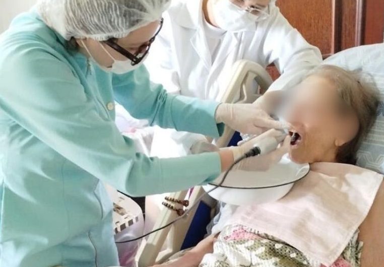 Leia mais sobre o artigo Prefeitura de Cachoeiro inicia atendimento odontológico domiciliar pelo Programa Brasil Sorridente