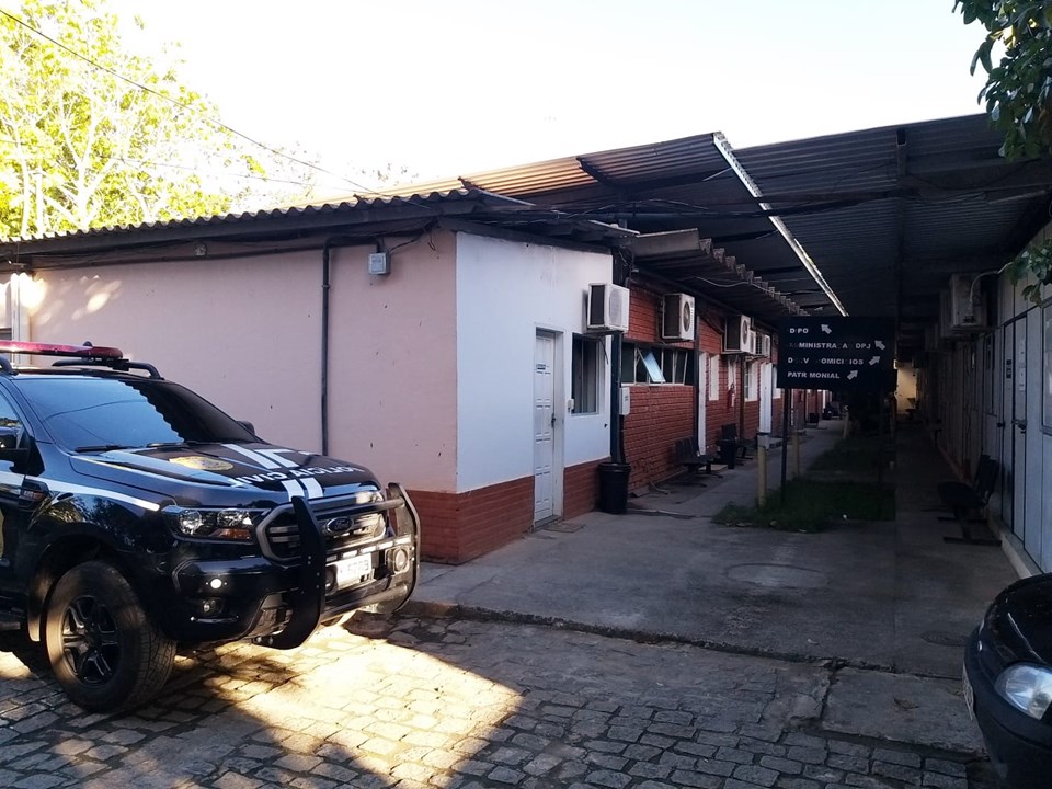 Leia mais sobre o artigo DHPP prende dois suspeitos de homicídio e apreende mais de R$ 15 mil durante operação em Cachoeiro