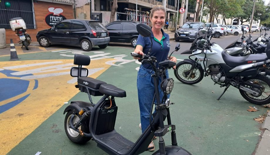 Leia mais sobre o artigo Educação no trânsito: ação orienta condutores de bicicletas elétricas e veículos autopropelidos em Cachoeiro