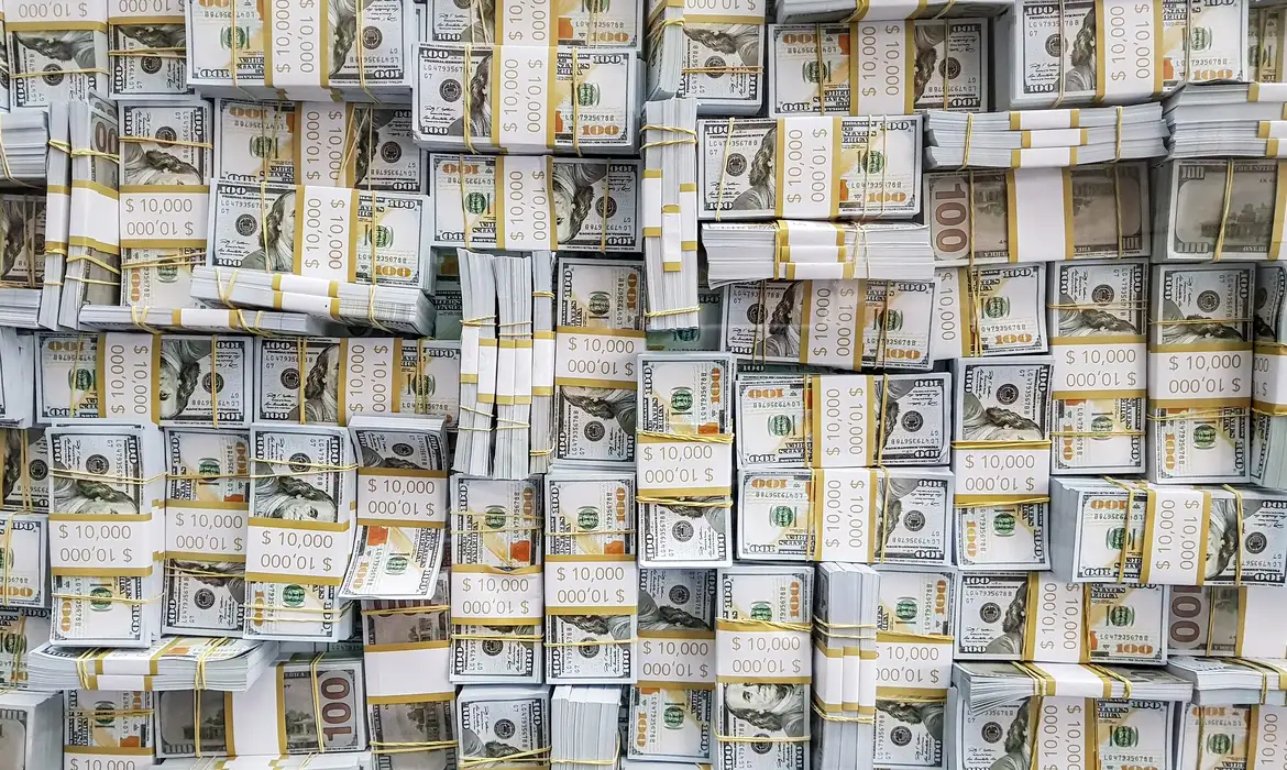Leia mais sobre o artigo Dólar cai a R$ 5,14 com alívio no mercado externo