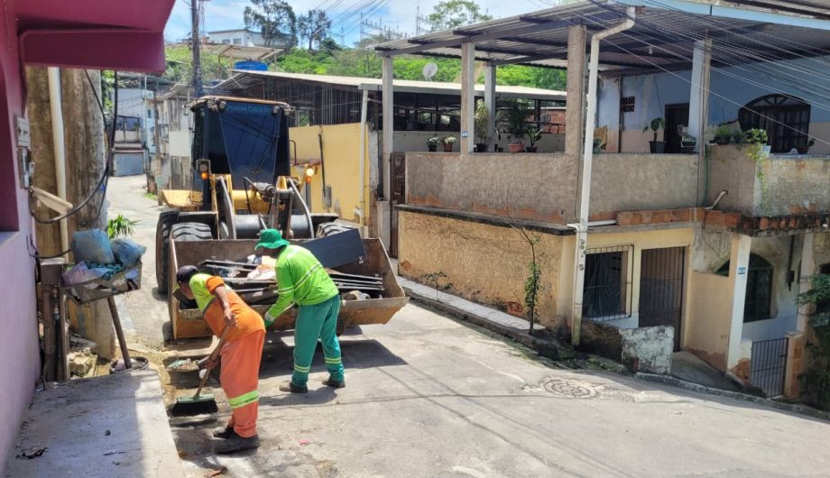 Leia mais sobre o artigo Prefeitura realiza retirada de entulhos em ruas do bairro São Luiz Gonzaga